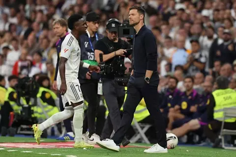 ريال مدريد يدعم ألونسو بعد خلافه مع فينيسيوس